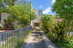 1045 Ne 131st St A2, North Miami