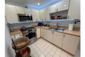 8251 Nw 8th St 214, Miami