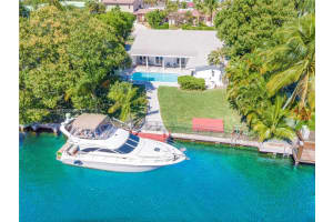 413 Tamarind Dr, Hallandale Beach