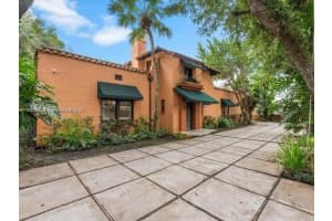 1006 S Greenway Dr, Coral Gables