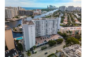 137 Golden Isles Dr 709, Hallandale Beach