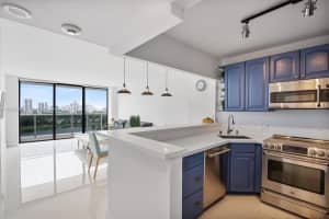 3675 N Country Club Dr 1705, Aventura