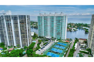 20201 E Country Club Dr 2203, Aventura