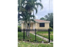 1927 Nw 64 St, Miami