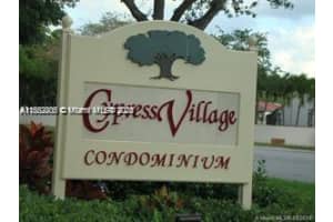 7110 Fairway Dr L22, Miami Lakes