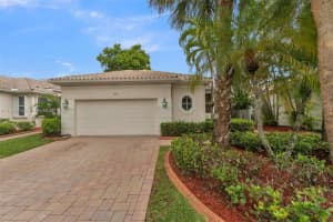 2553 Bay Pointe, Weston