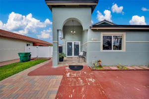 9122 Nw 113th St, Hialeah Gardens