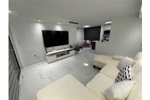 7135 Nw 179th St 211, Hialeah