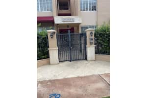 300 Madeira Ave 204, Coral Gables