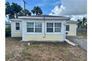 221 W 27th St 221, Riviera Beach