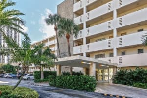 220 Kings Point Dr 111, Sunny Isles Beach