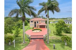 19520 Sw 206th St, Miami