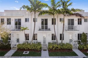 2610 Ne 213 Street 104, Aventura