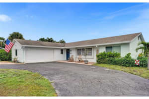 7735 Edgewater Dr, Lake Clarke Shores