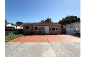 34 E 15th St, Hialeah