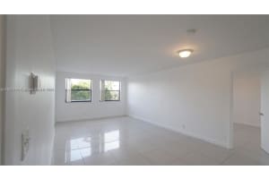8100 Geneva Ct 343, Doral