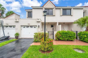21160 Mainsail Cir H12, Aventura