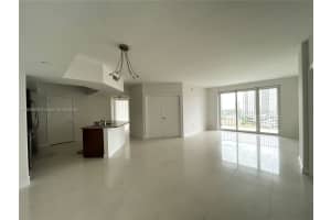 19900 E Country Club Dr 1005, Aventura