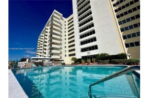 401 Golden Isles Dr 314, Hallandale Beach