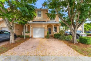 12504 Sw 124th Path, Miami