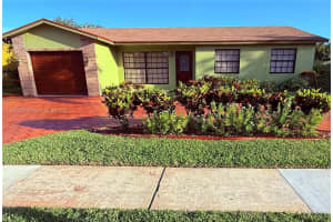 8510 Nw 8th St, Pembroke Pines