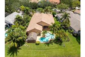 3043 Lakewood Dr, Weston