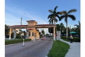 500 Layne Blvd 15, Hallandale Beach