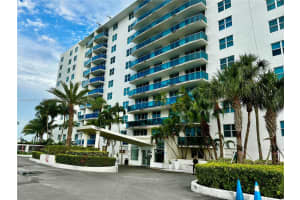 7501 E Treasure Dr 1p, North Bay Village
