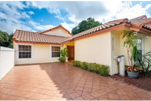 4725 Nw 103rd Ct, Doral