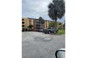 3610 Nw 21st St 413, Lauderdale Lakes