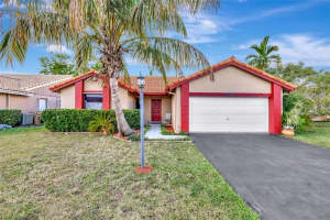5911 Epsom Ln, Davie