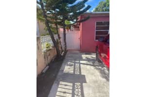 541 E 16th St Side, Hialeah