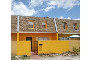 5967 Nw 27th Pl 153, Sunrise