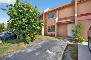 2767 Nw 197th Ter, Miami Gardens