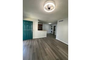 6935 Nw 179th St 208, Hialeah