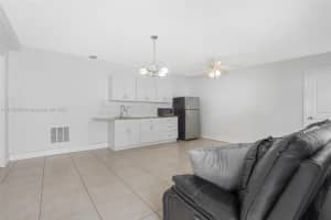 700 Sw 67th Ave B, Pembroke Pines