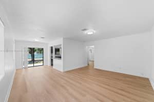 2457 Ne 183rd St 2459, North Miami Beach