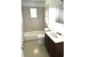 5402 Nw 24th Ct 70, Lauderhill