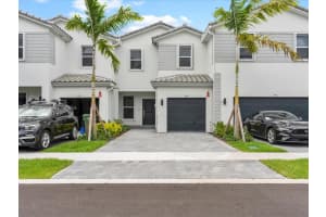 106 Sw 184th Pl, Pembroke Pines