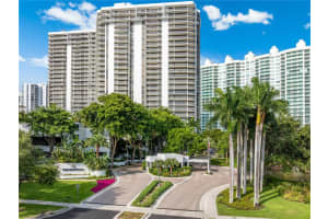 20281 E Country Club Dr 405, Aventura
