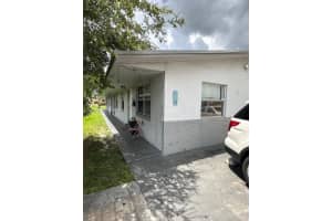 851 Sw 9th St 1, Hallandale Beach