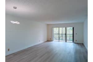 16491 Blatt Blvd 203, Weston