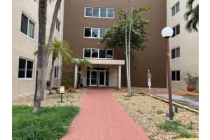 6930 Miami Gardens Dr 1-217a, Hialeah