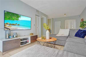 1490 W 42nd Pl 202, Hialeah