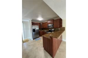 2740 W 76th St 202, Hialeah