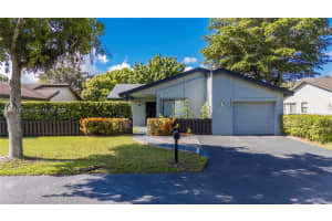 8932 Nw 9th Pl, Plantation