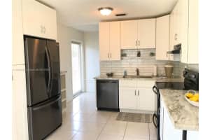 10525 Sw 77 Ct 10525, Pinecrest