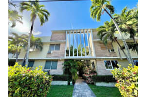 4740 Pine Tree Dr 28, Miami Beach