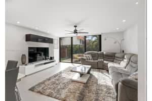 700 Se 14th St J, Fort Lauderdale