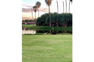 16249 Laurel Dr 14, Weston